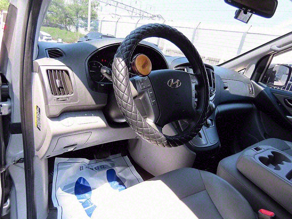 HYUNDAI Starex - Vista 8