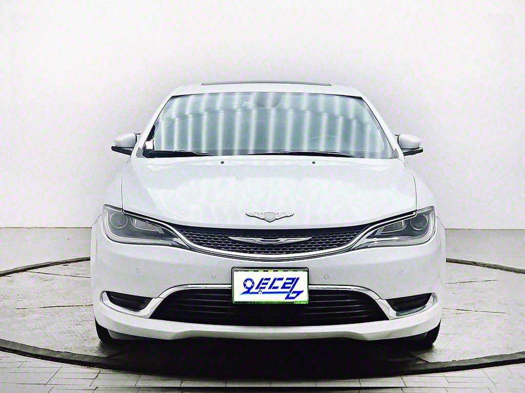 Chrysler 200