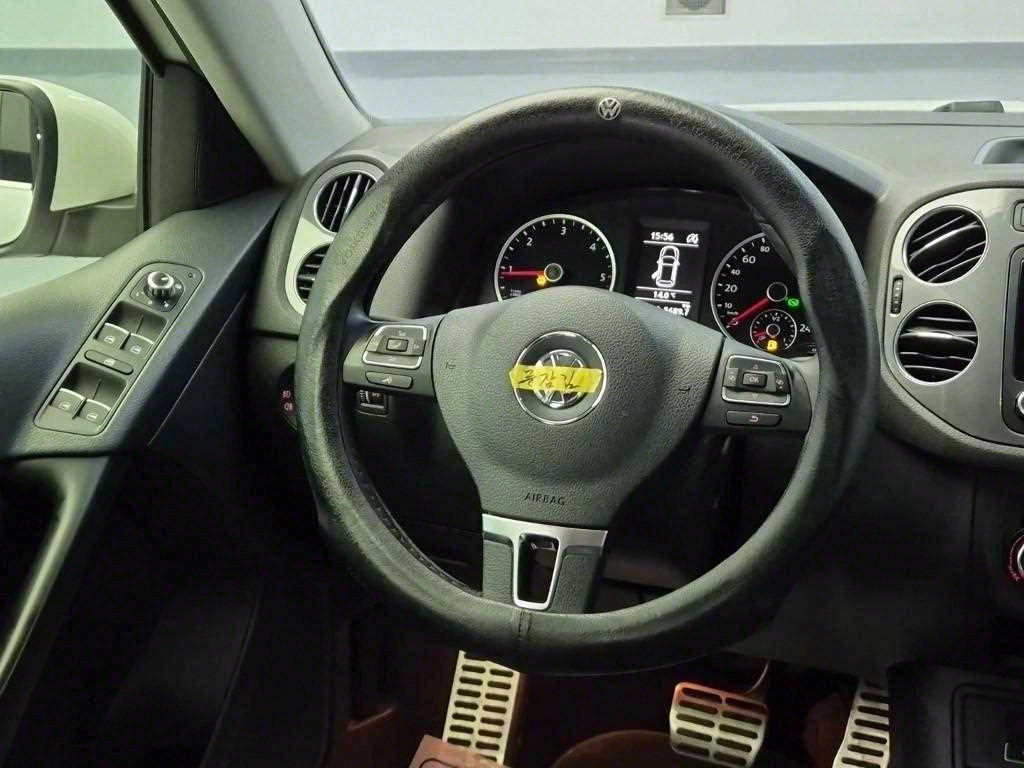 Volkswagen Tiguan - Vista 9