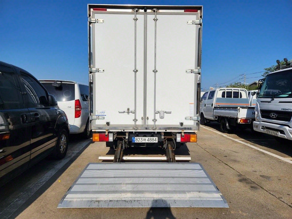 medium and large cargo truck 2023 Blanco - Importación desde Corea - HF Imports Iquique - Foto 13