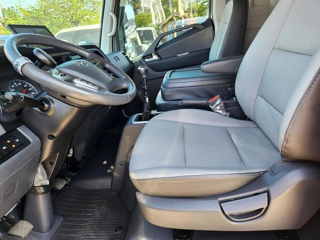 medium and large cargo truck - Vista 11