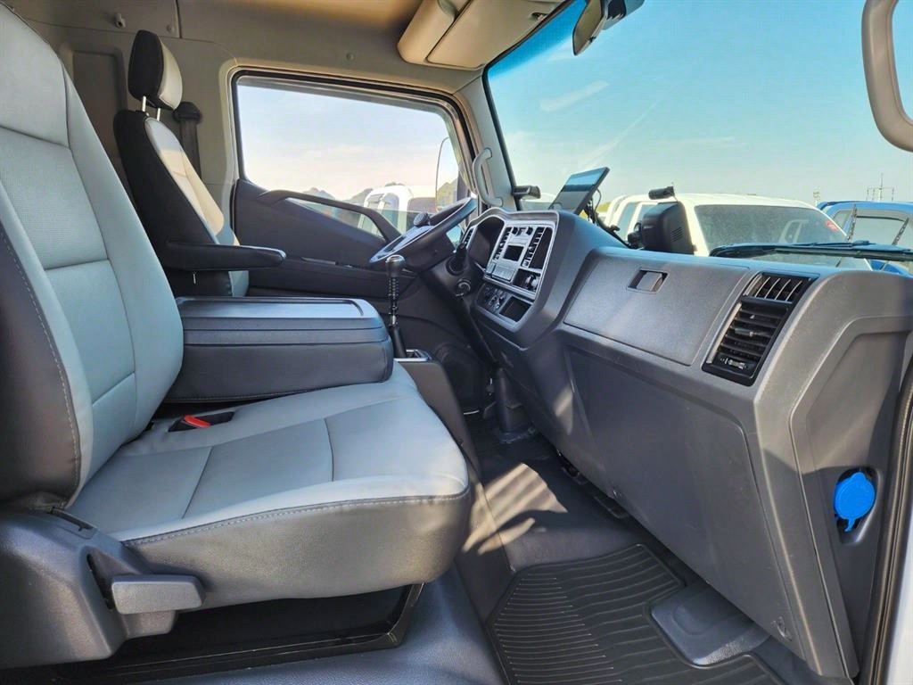 medium and large cargo truck - Vista 12