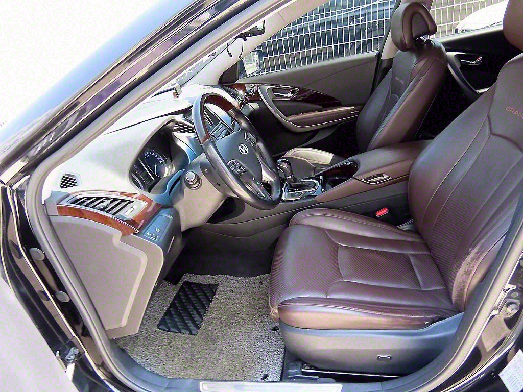 HYUNDAI Grandeur - Vista 5