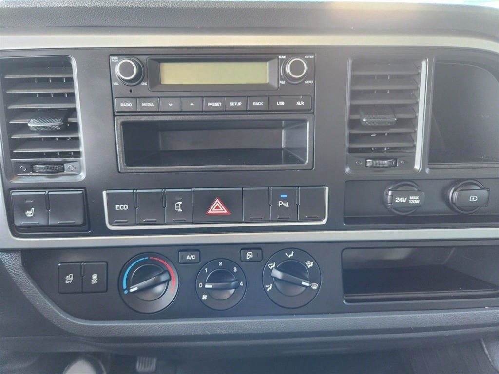 medium and large cargo truck - Vista 9