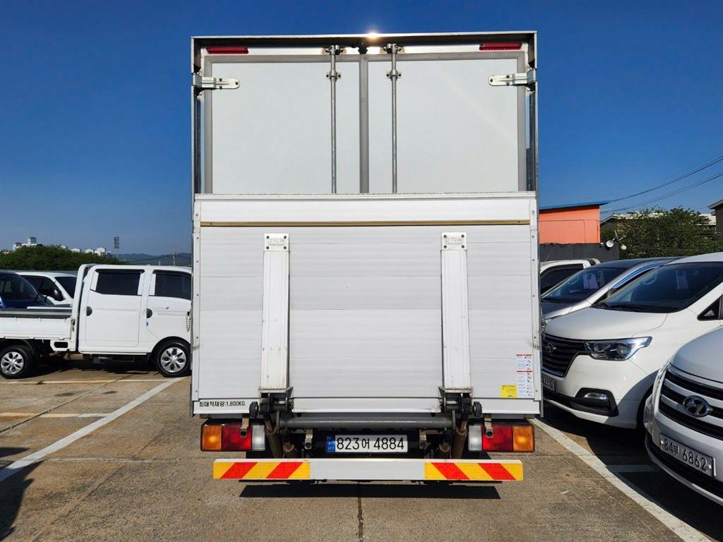 medium and large cargo truck - Vista 5