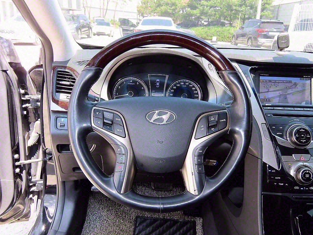 HYUNDAI Grandeur - Vista 8
