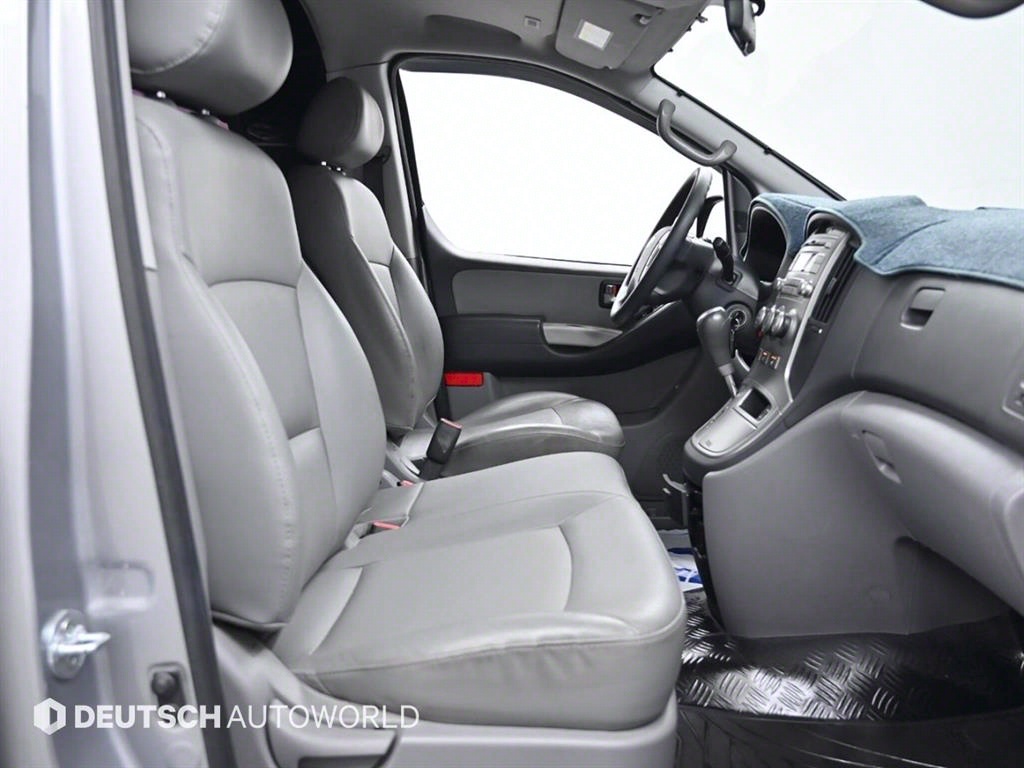 HYUNDAI Starex - Vista 10