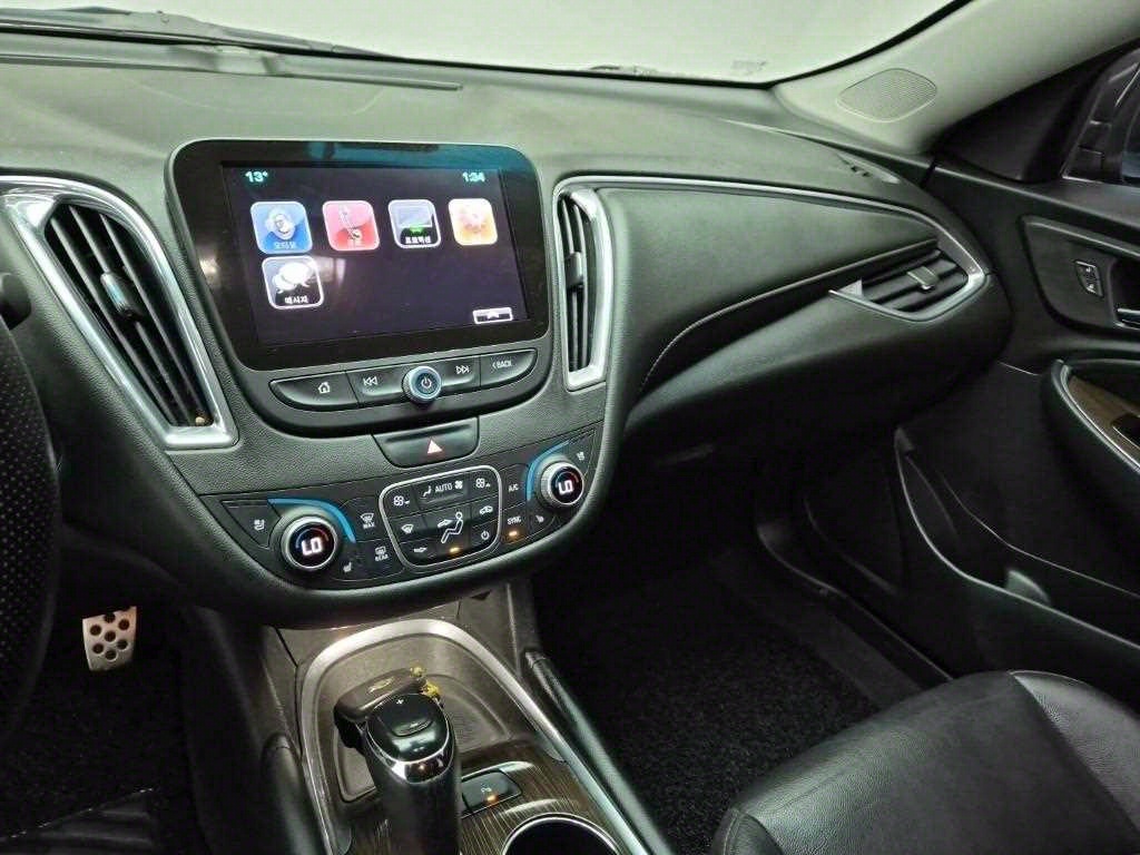 Chevrolet Malibu - Vista 10