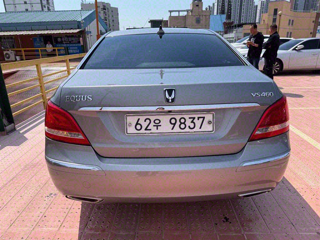 HYUNDAI Equus - Vista 4