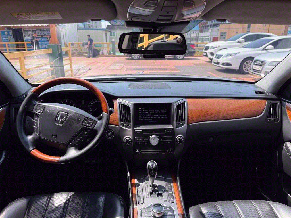 HYUNDAI Equus - Vista 5