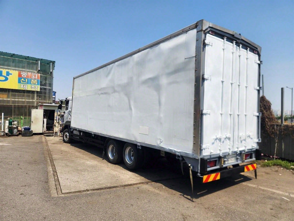 medium and large cargo truck - Vista 8