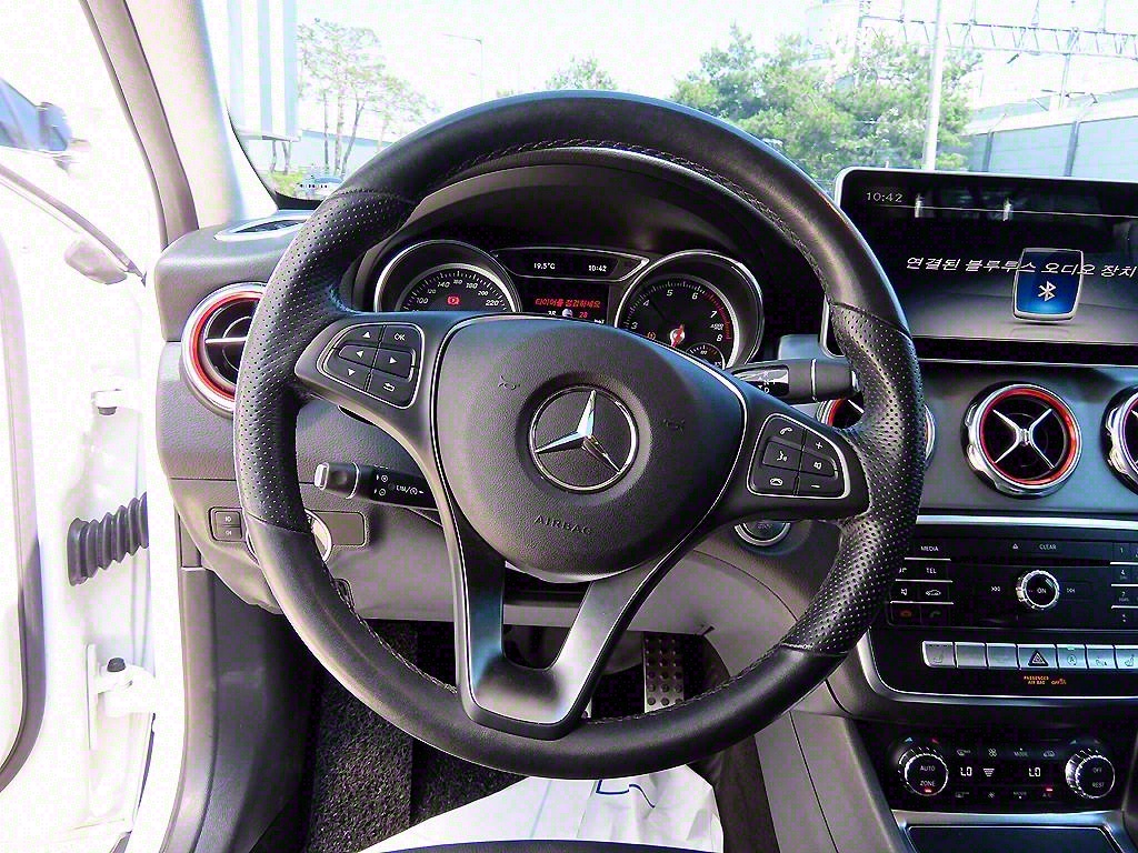Mercedes Benz GLA Class - Vista 8