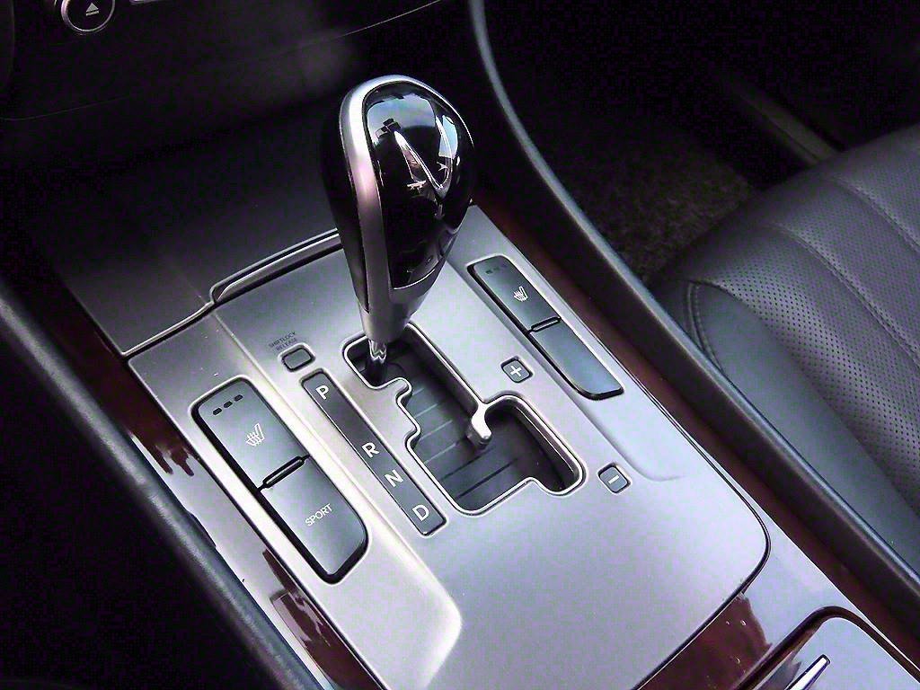 HYUNDAI Equus - Vista 10