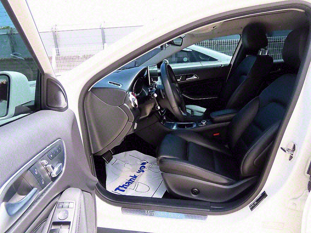 Mercedes Benz GLA Class - Vista 5