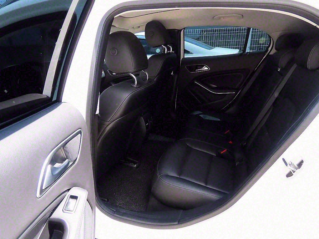 Mercedes Benz GLA Class - Vista 6