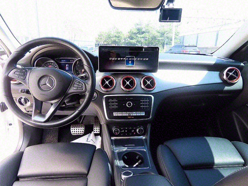 Mercedes Benz GLA Class - Vista 7