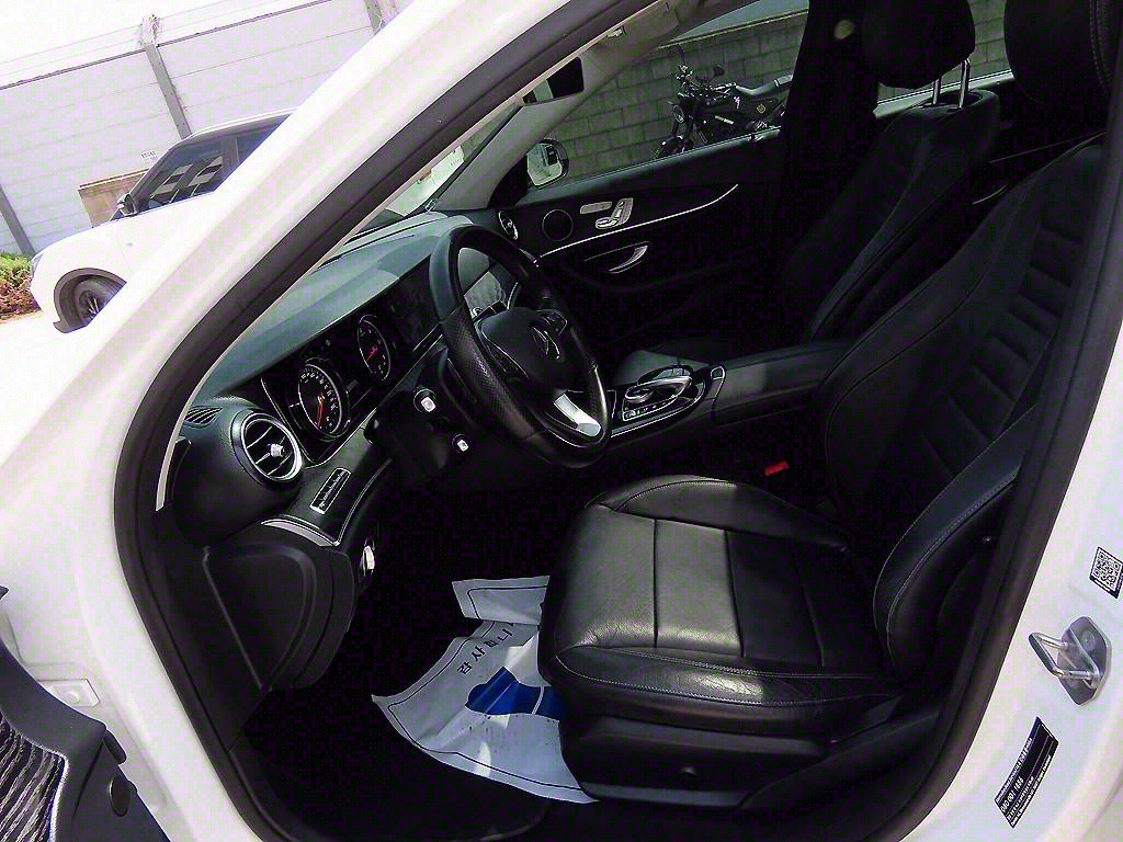 Mercedes Benz E class - Vista 5