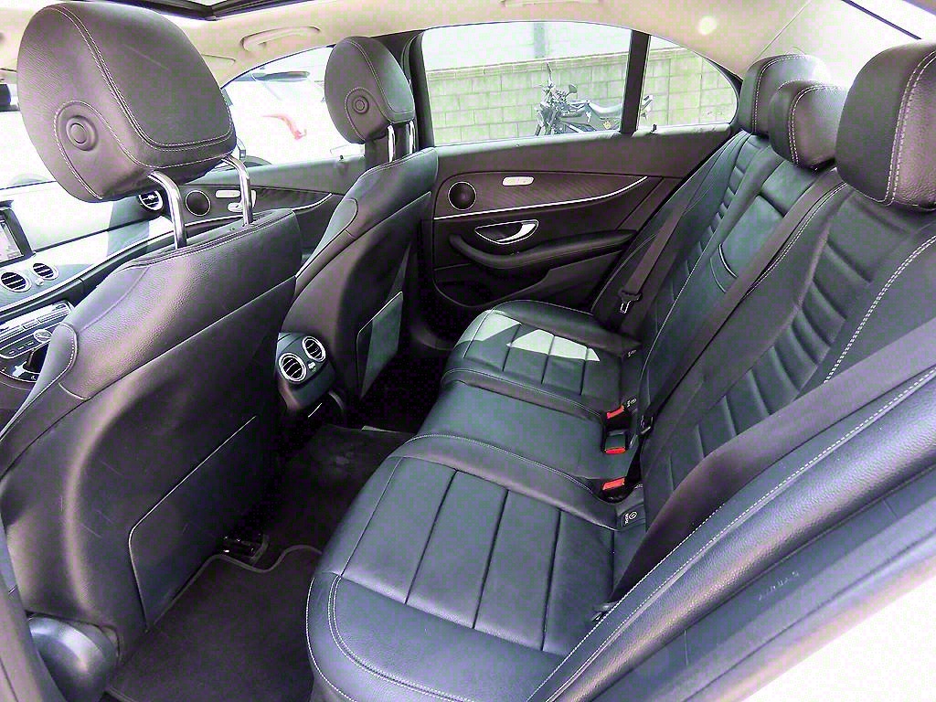 Mercedes Benz E class - Vista 6