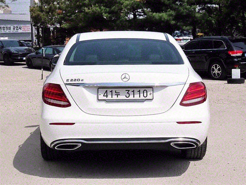 Mercedes Benz E class - Vista 4