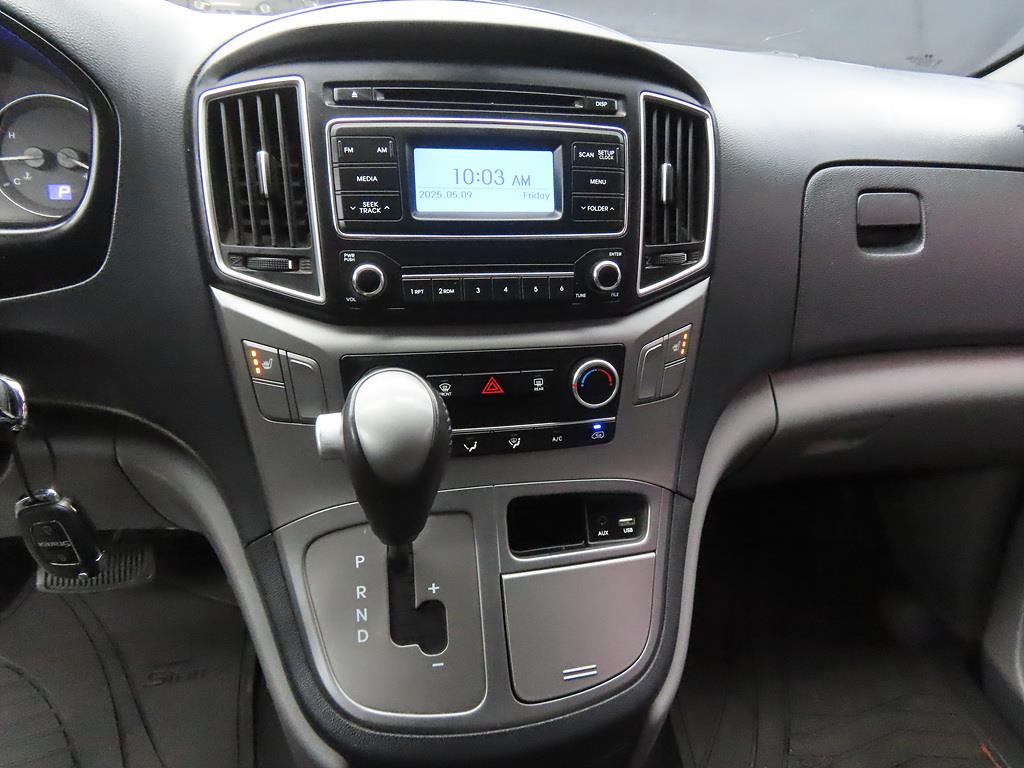 HYUNDAI Starex - Vista 8