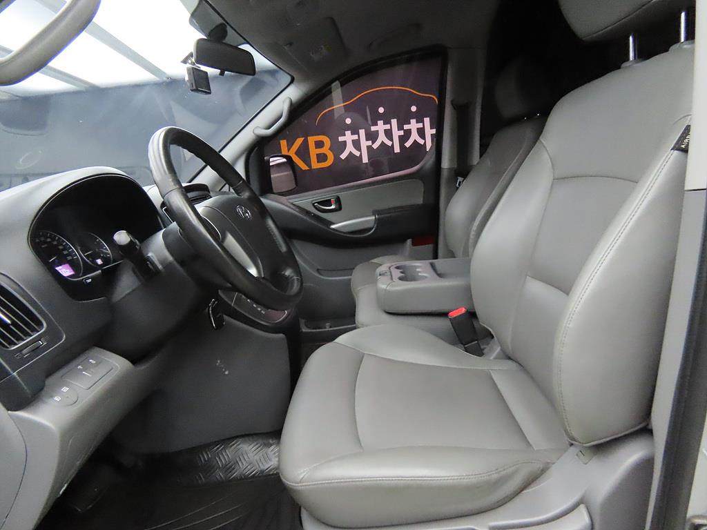 HYUNDAI Starex - Vista 6