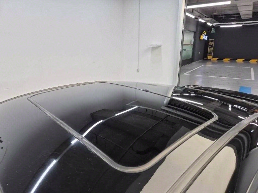 HYUNDAI Tuscani - Vista 12