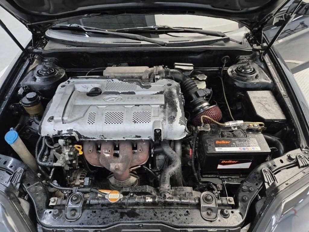 HYUNDAI Tuscani - Vista 5