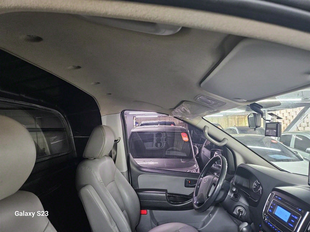 HYUNDAI Starex - Vista 6