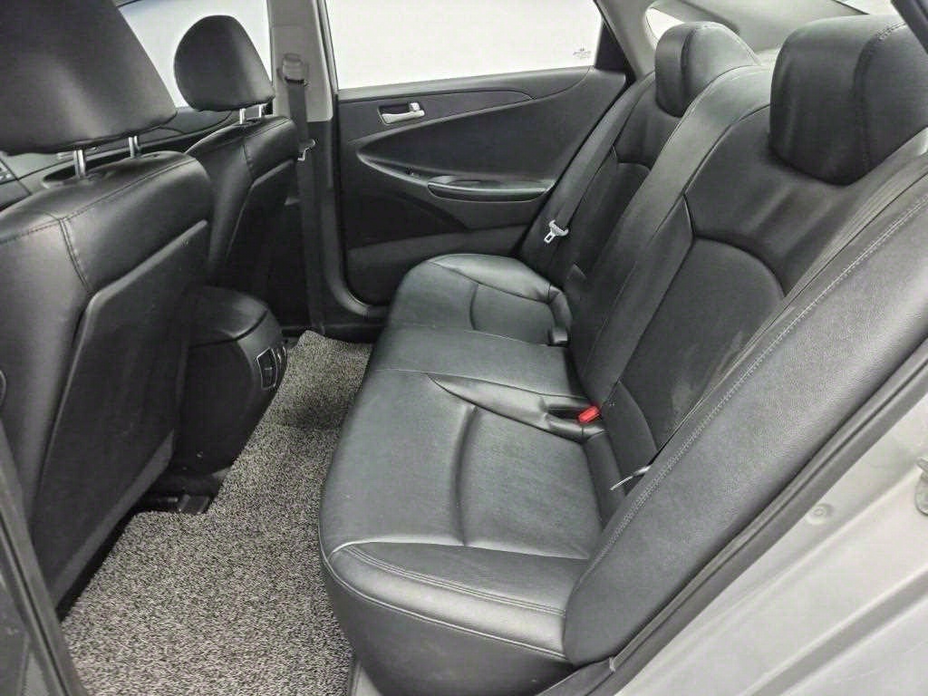 HYUNDAI Sonata - Vista 12