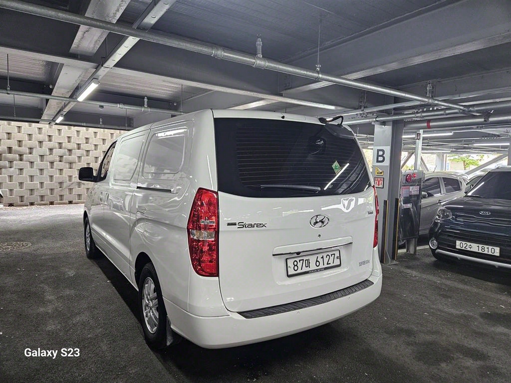 HYUNDAI Starex - Vista 4