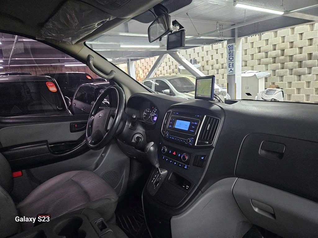 HYUNDAI Starex - Vista 7