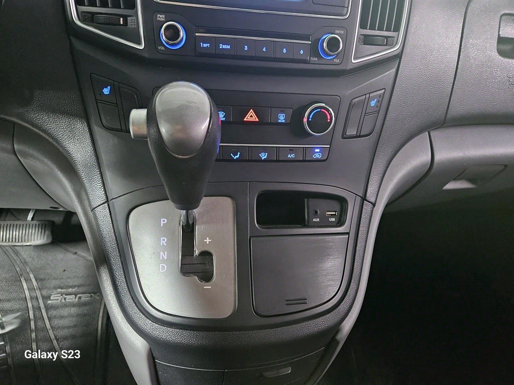 HYUNDAI Starex - Vista 10