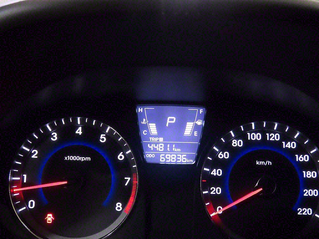 HYUNDAI Accent - Vista 9