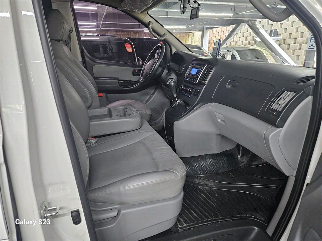 HYUNDAI Starex - Vista 8