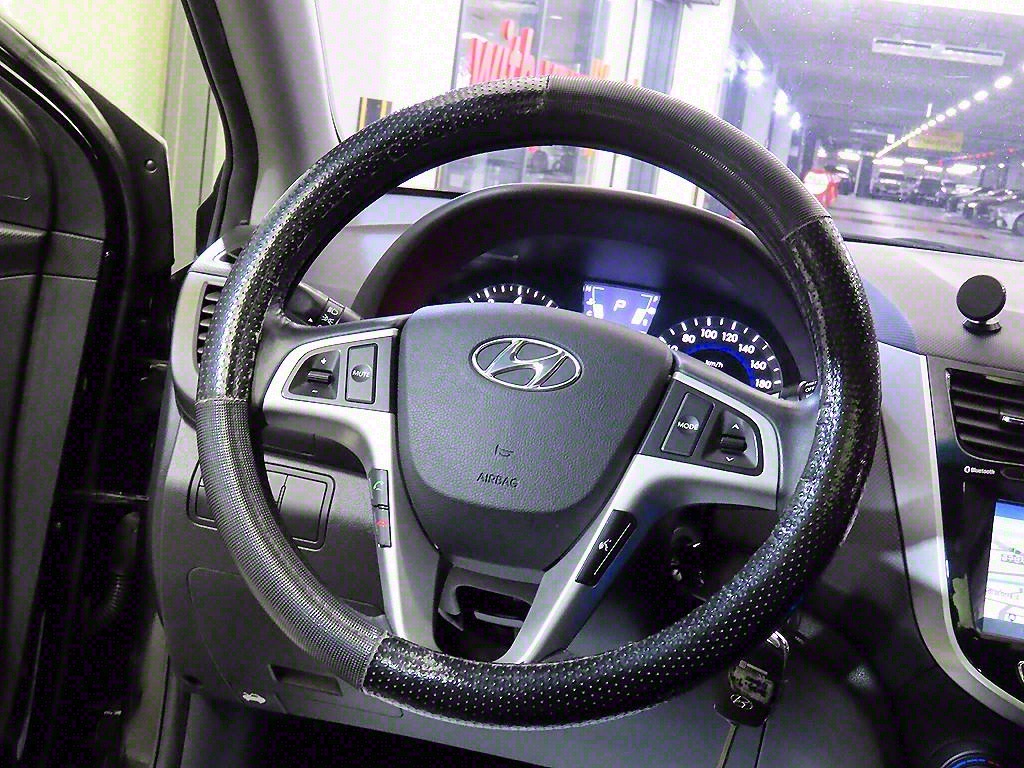 HYUNDAI Accent - Vista 8