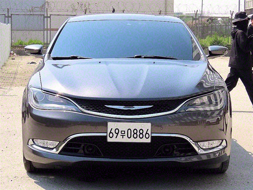 Chrysler 200