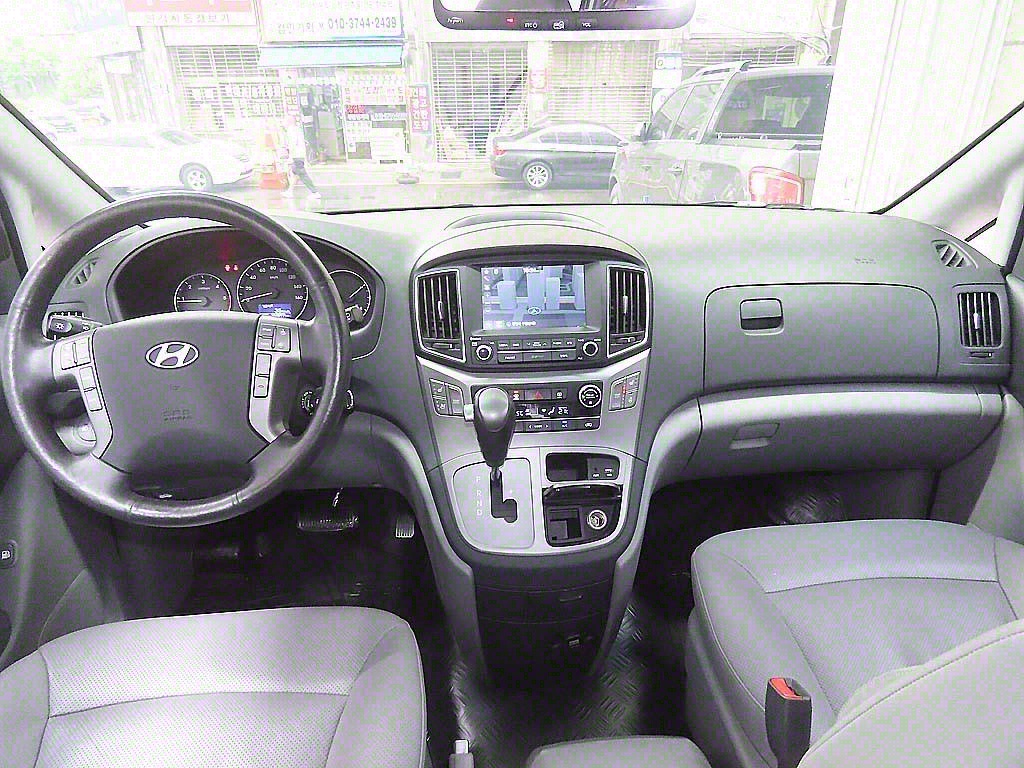 HYUNDAI Starex - Vista 7