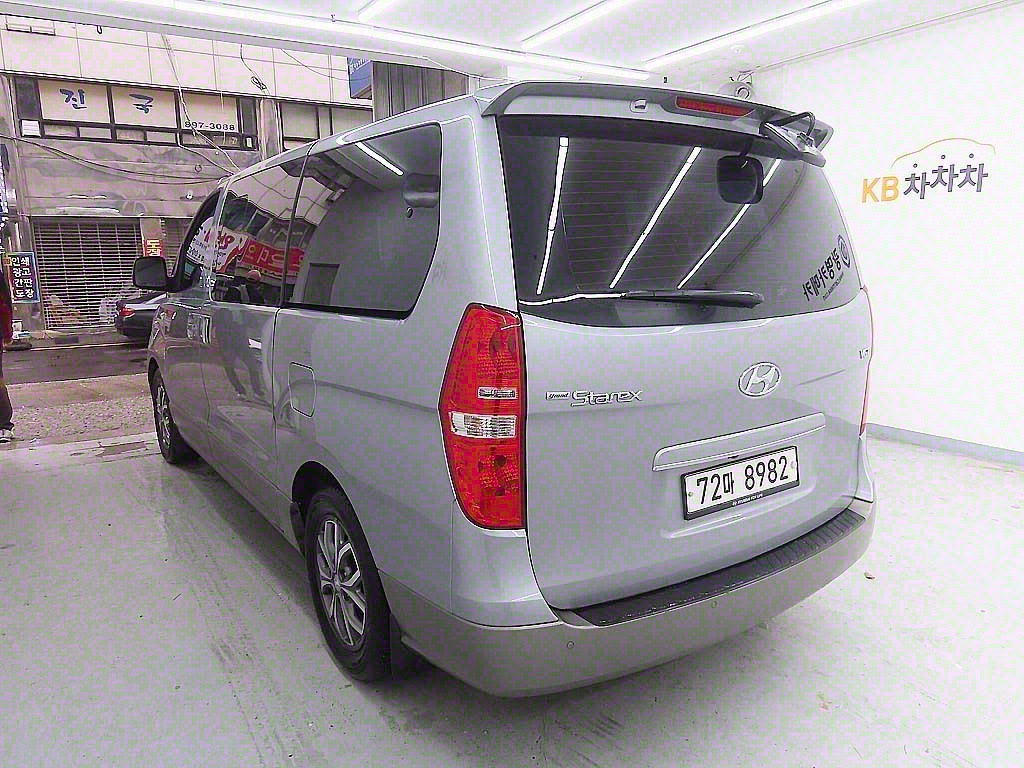 HYUNDAI Starex - Vista 4