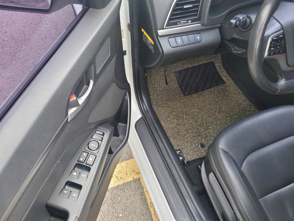 HYUNDAI Avante - Vista 7