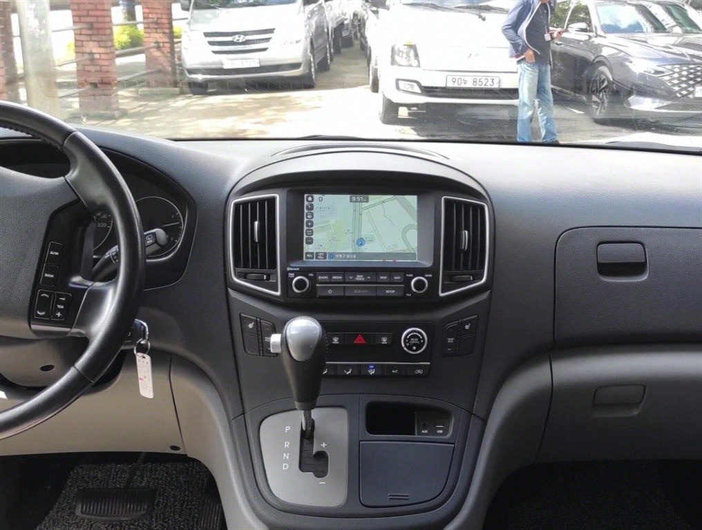 HYUNDAI Starex - Vista 9