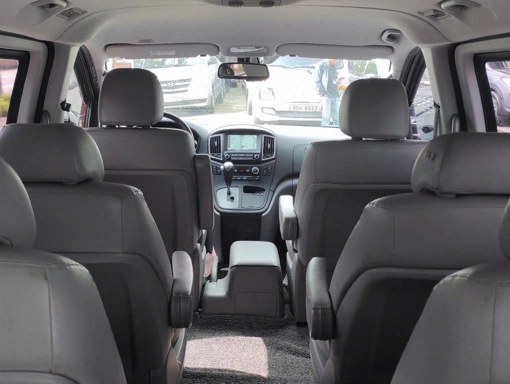 HYUNDAI Starex - Vista 7