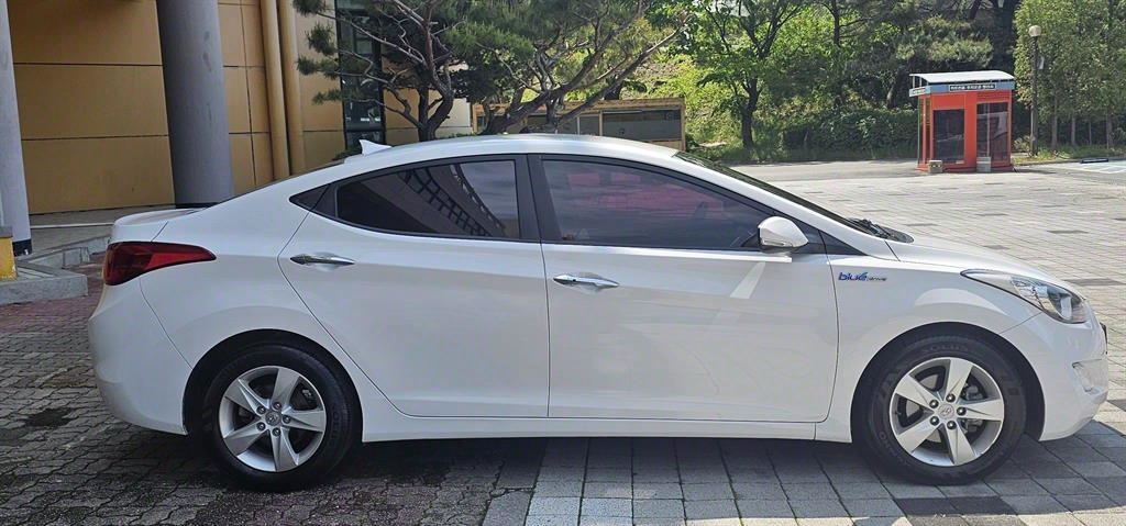 HYUNDAI Avante - Vista 5