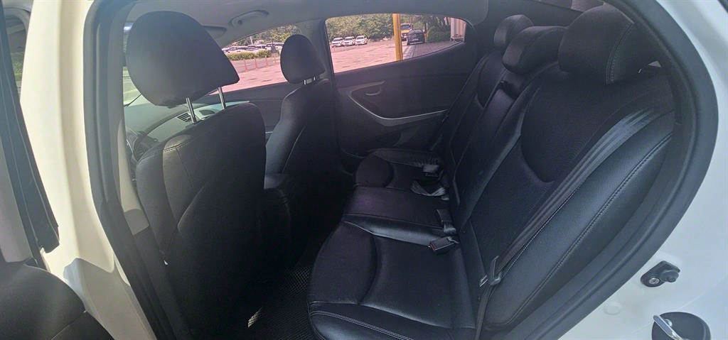 HYUNDAI Avante - Vista 11