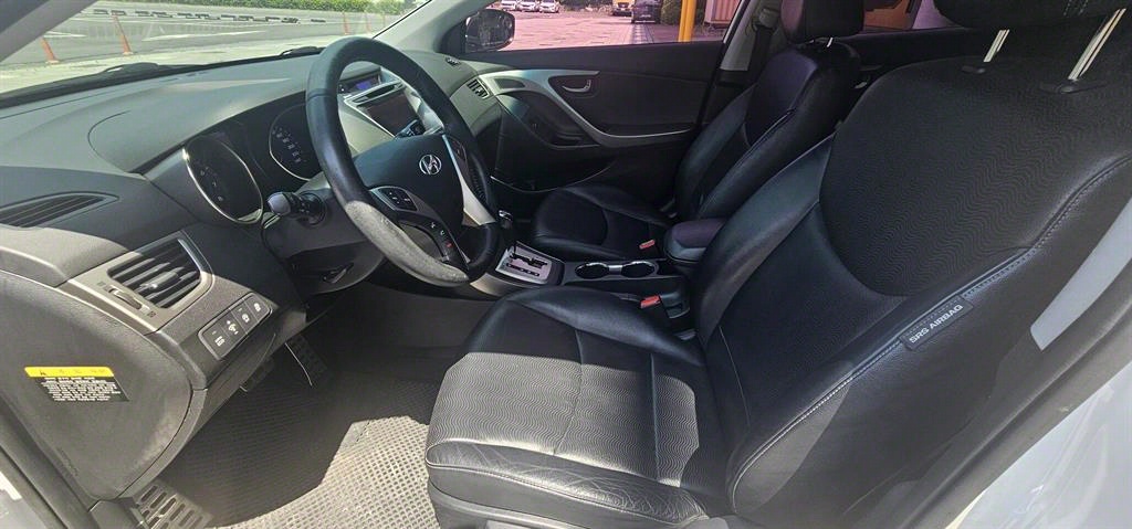 HYUNDAI Avante - Vista 12