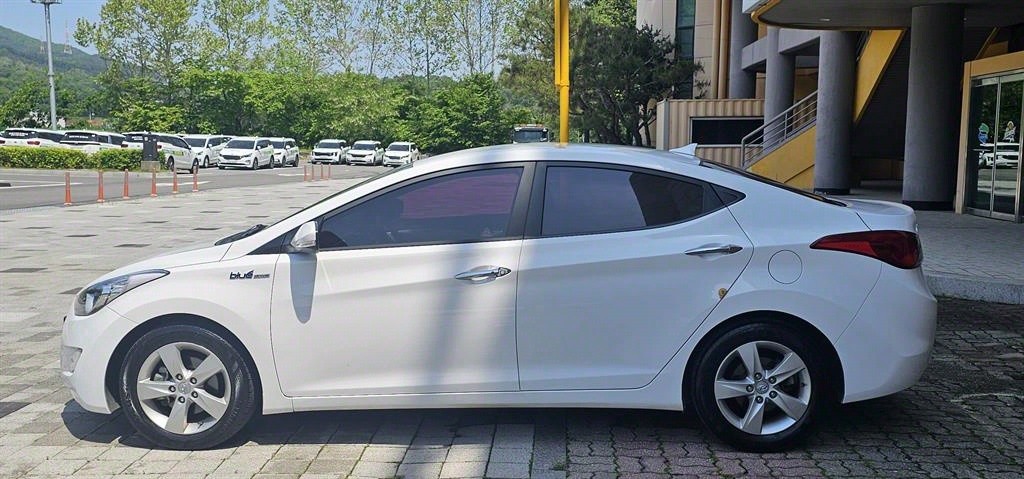 HYUNDAI Avante - Vista 6