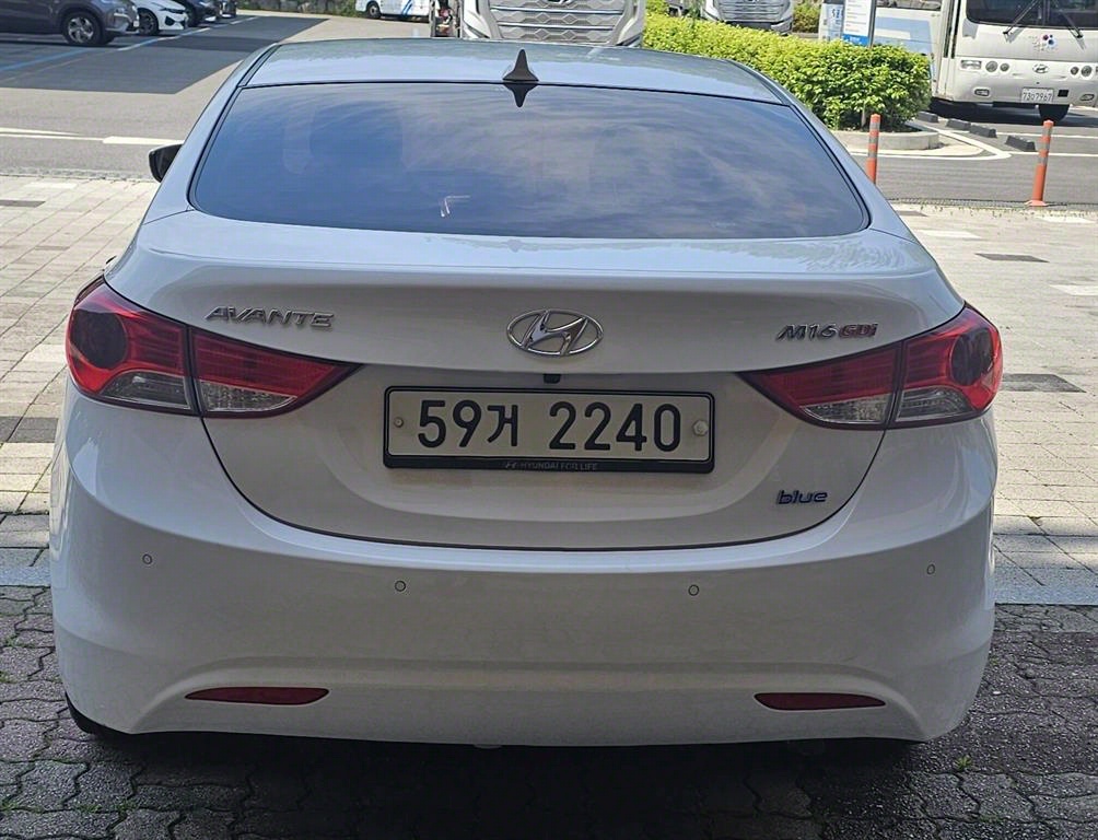 HYUNDAI Avante - Vista 4