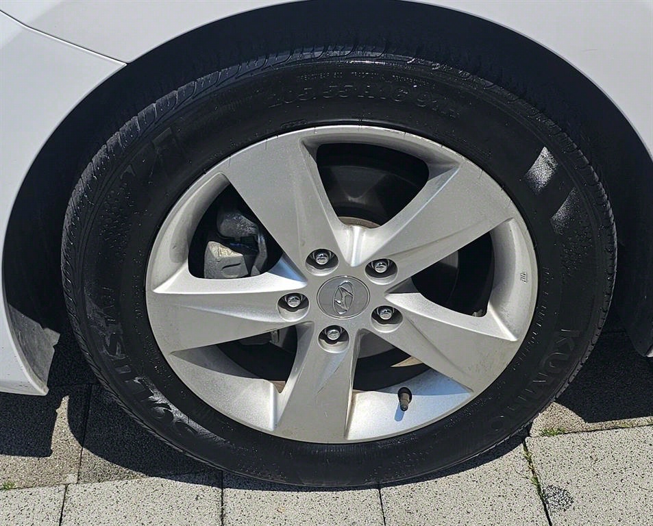 HYUNDAI Avante - Vista 9