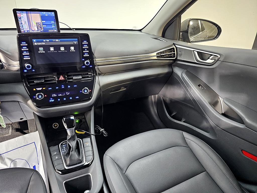 HYUNDAI Ioniq - Vista 10