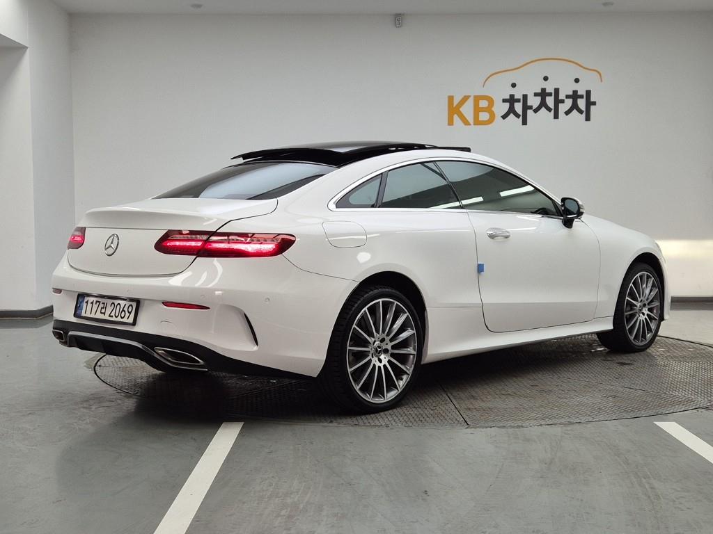 Mercedes Benz E class - Vista 4