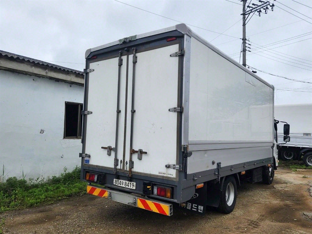 medium and large cargo truck - Vista 6